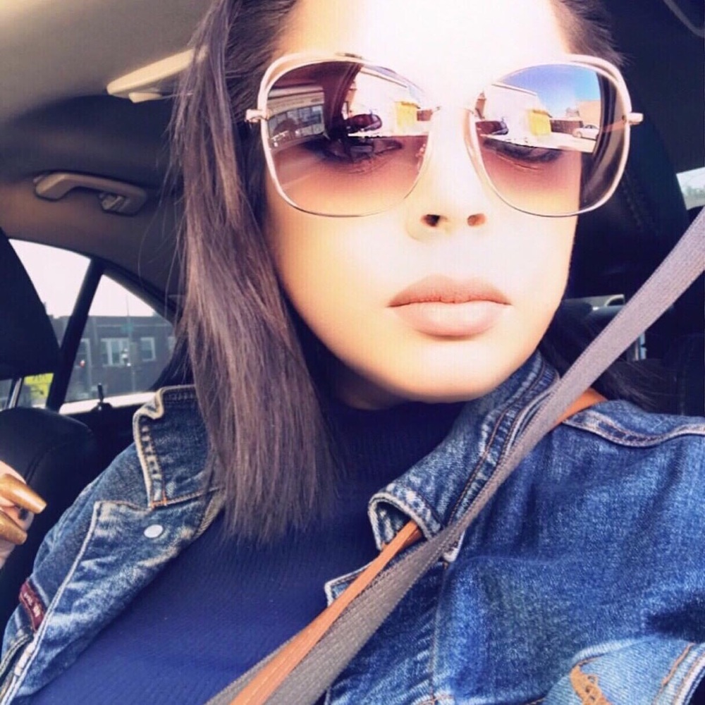 Meet your Posher, Elena